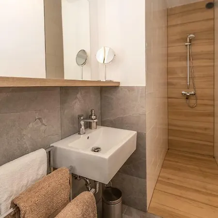 Le Petit Chateau De Apartament Lublana